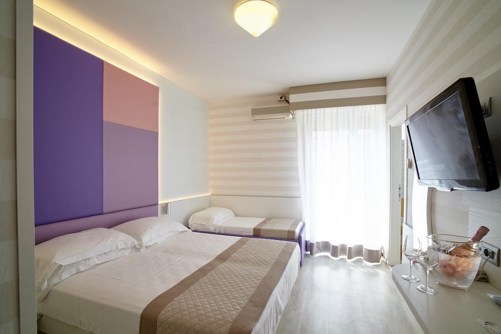 Hotel Helen Каорле Екстер'єр фото