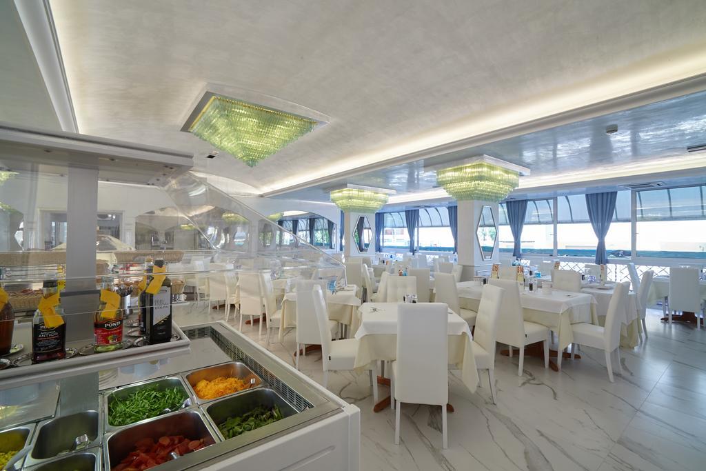 Hotel Helen Каорле Екстер'єр фото