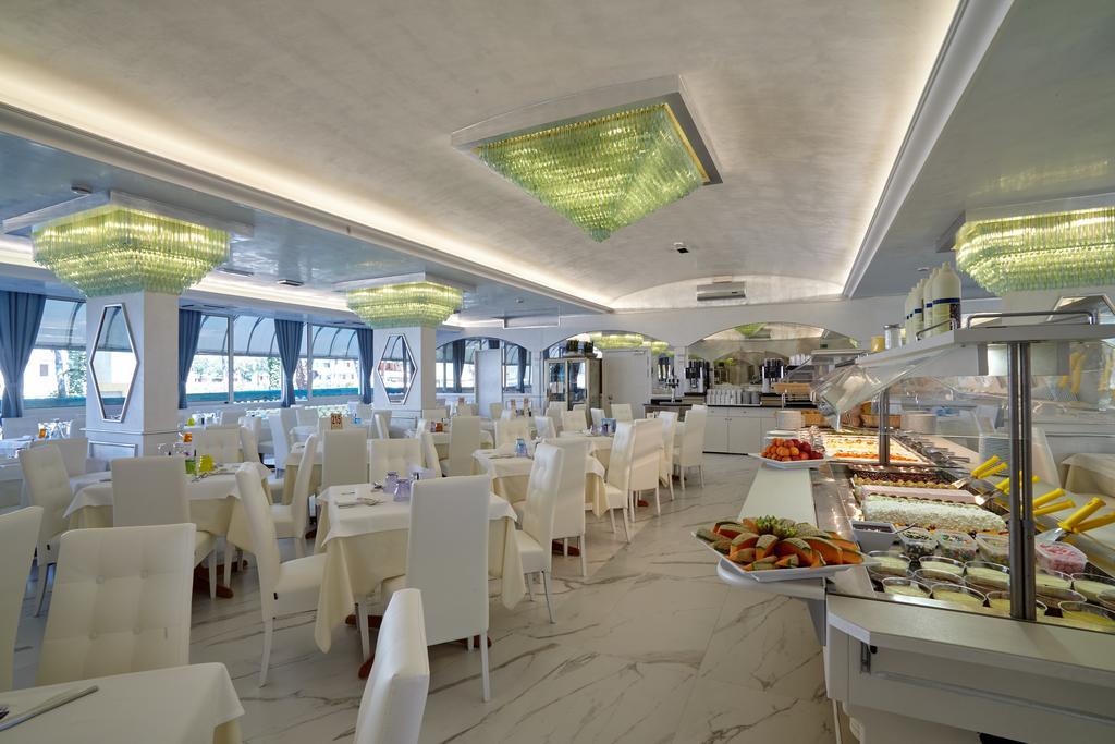 Hotel Helen Каорле Екстер'єр фото